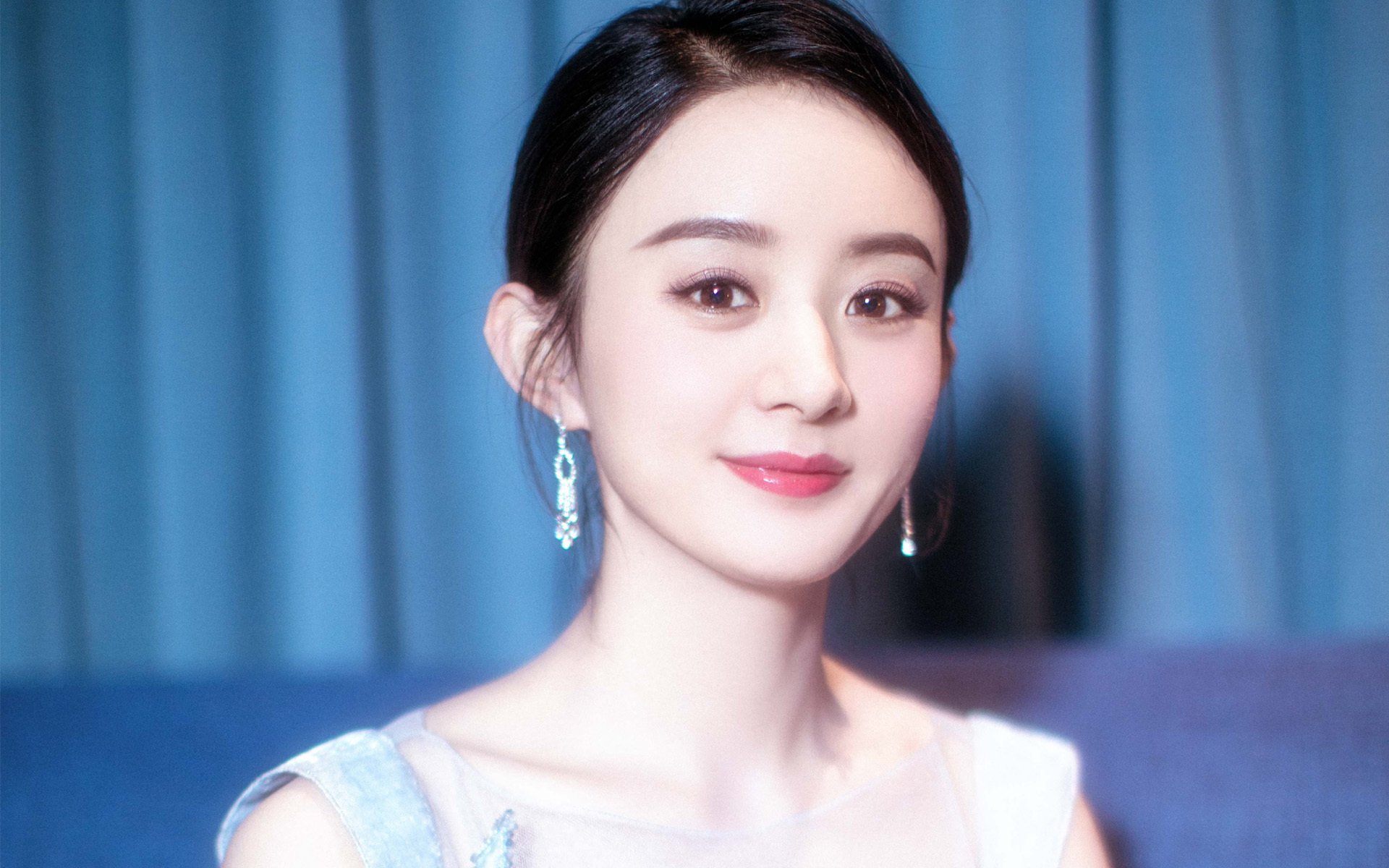 山野采蘑菇徒步,与大自然亲密接触,山上采蘑菇