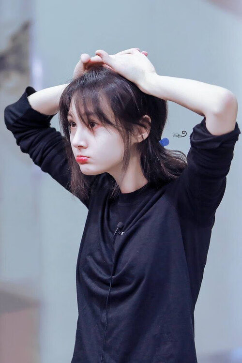 kaiyun体育综合-欧洲杯精彩对抗：战术调整引领新潮！，欧洲杯对战分析